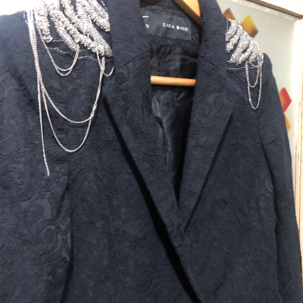 Black lapel chian Embellished Shoulder Jacquard Blazer. Made in morrocon - Picture 4 of 5